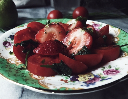 insalata di pomodori e fragole