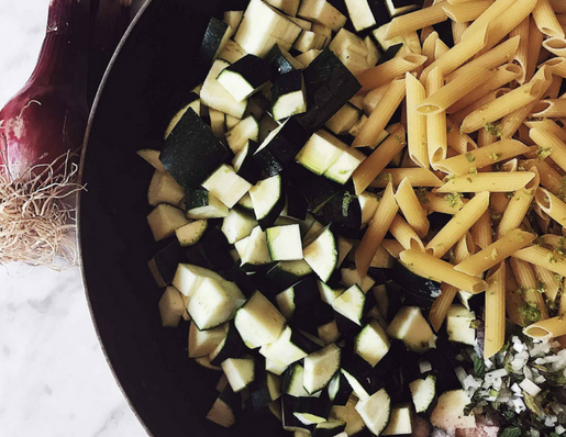 pasta cotta in padella con le zucchine