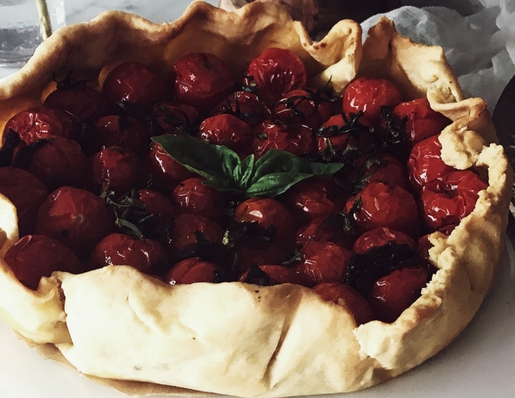 torta salata con pomodorini