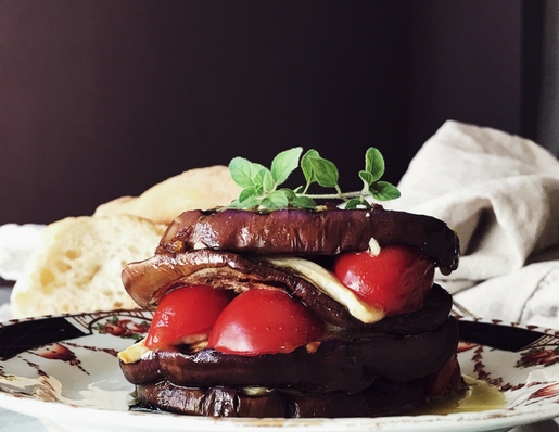 ricette con melanzane grigliate: torre di melanzane con ricotta salata